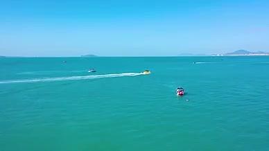 4k航拍三亚水上旅游项目极限摩托艇冲浪视频的预览图
